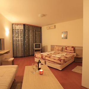 Studio mit Kingsize-Bett